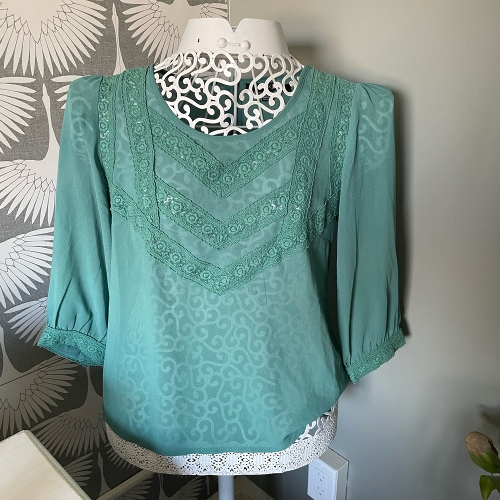 Green button-back lace-trim blouse S